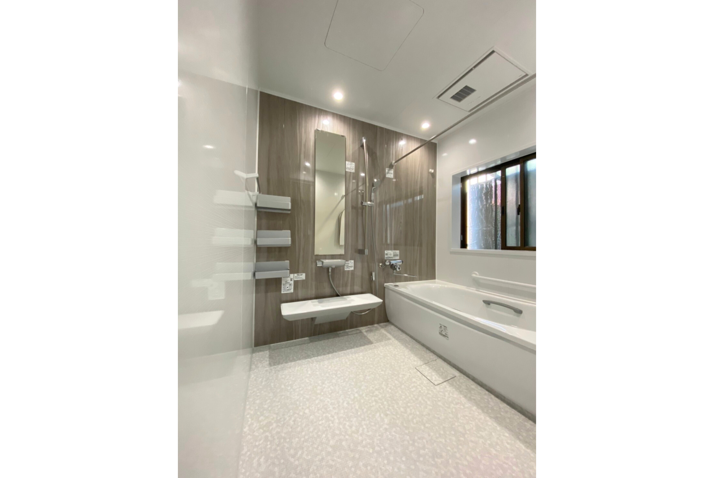 木目調が魅力的な浴室